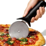 OXO Pizzasnijder met duimbeschermer snijwiel SKU 11300900